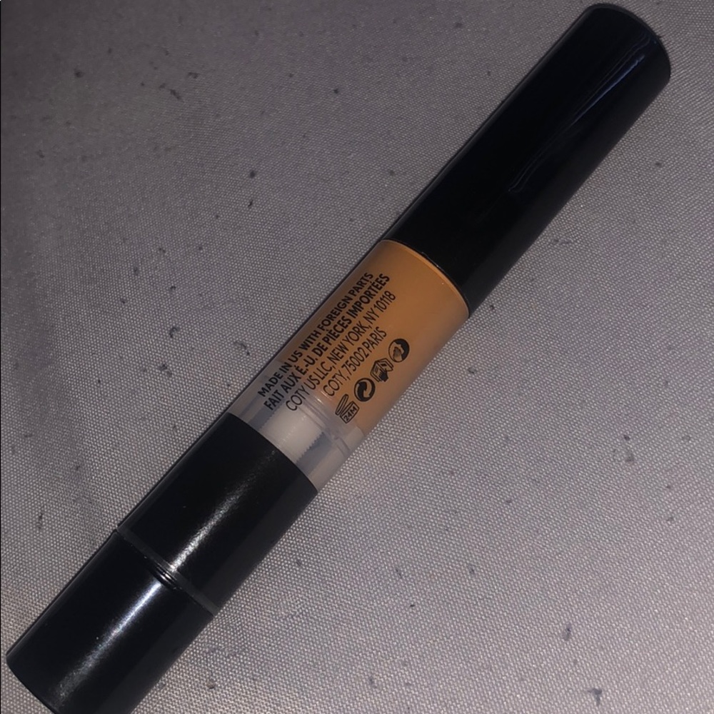 Concealer - Picture 2 of 3